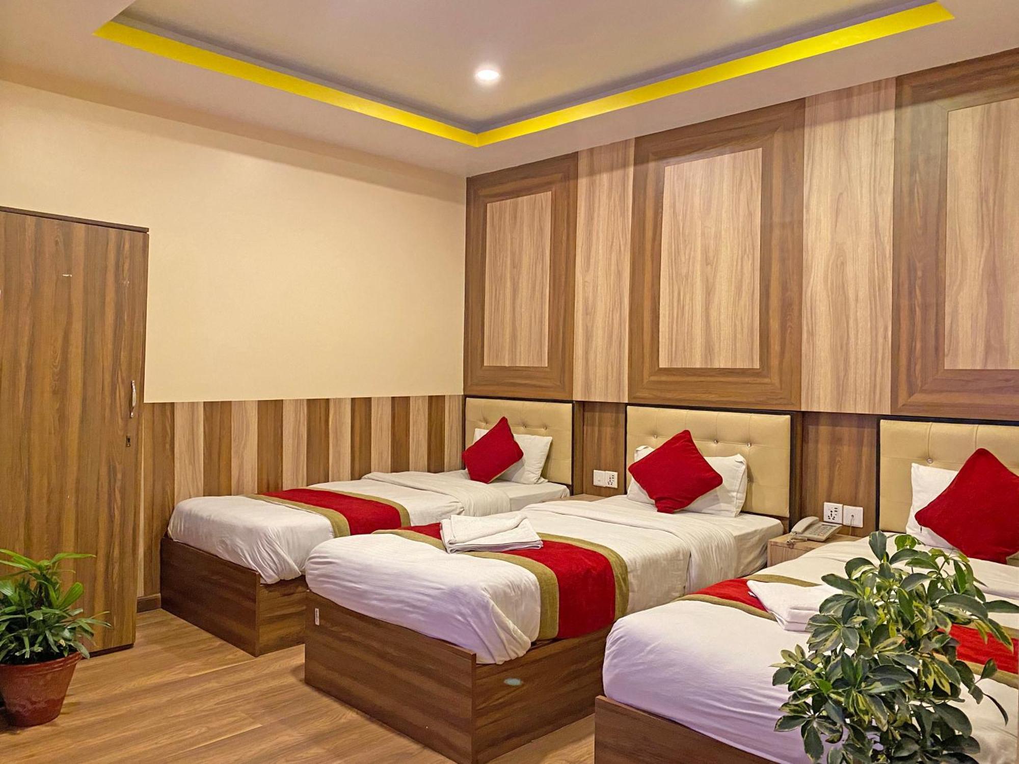 Hotel Airport Holiday Катманду Екстер'єр фото