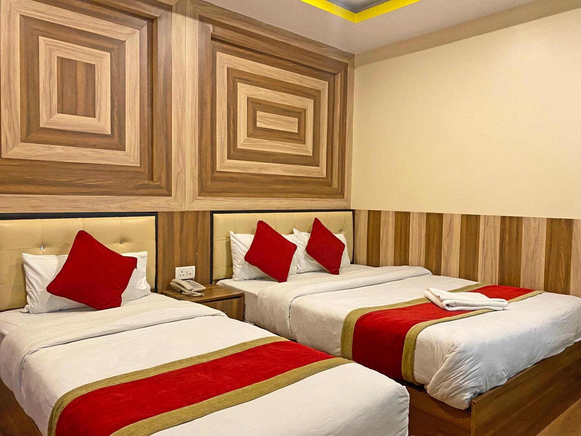 Hotel Airport Holiday Катманду Екстер'єр фото