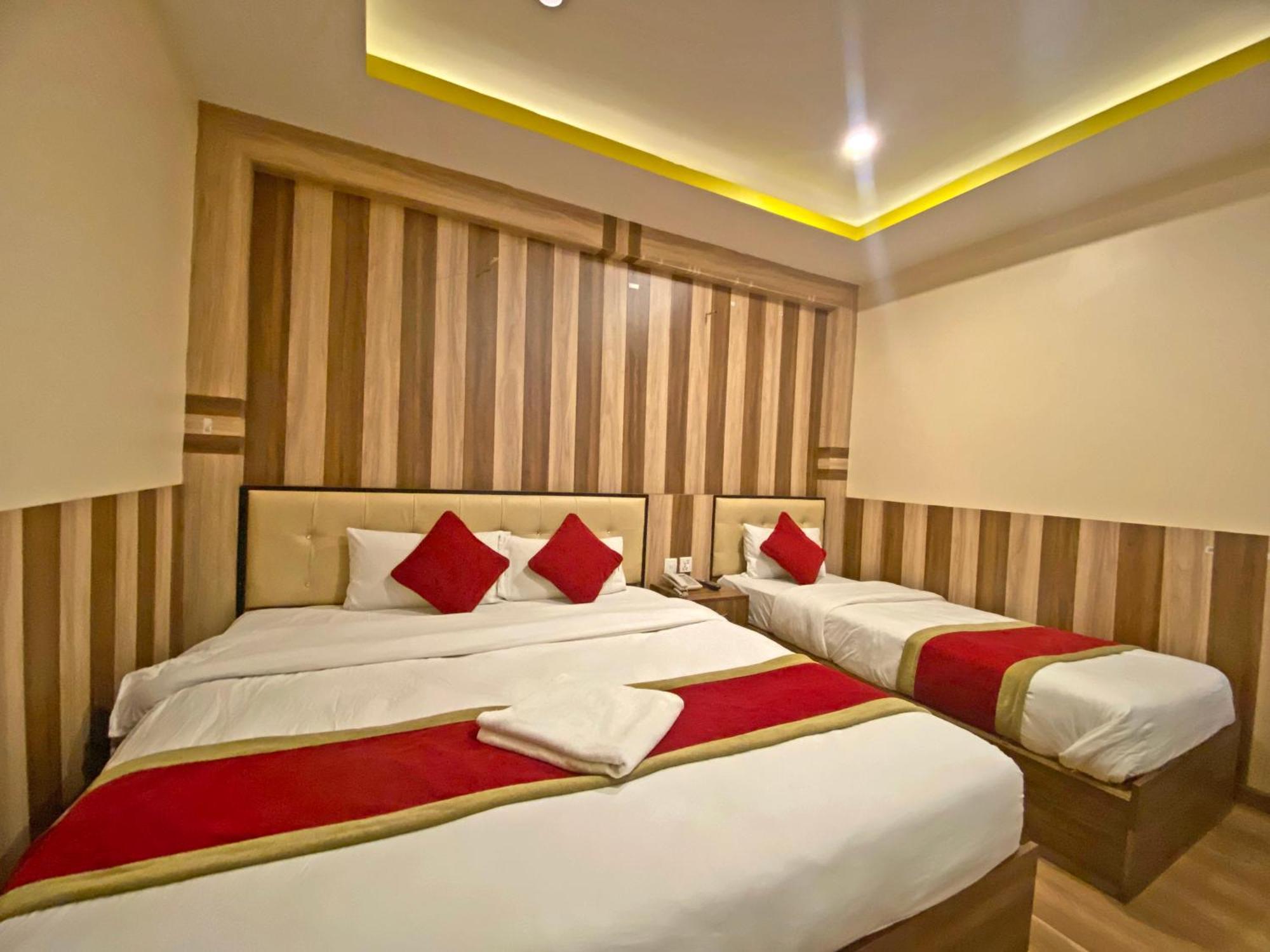 Hotel Airport Holiday Катманду Екстер'єр фото