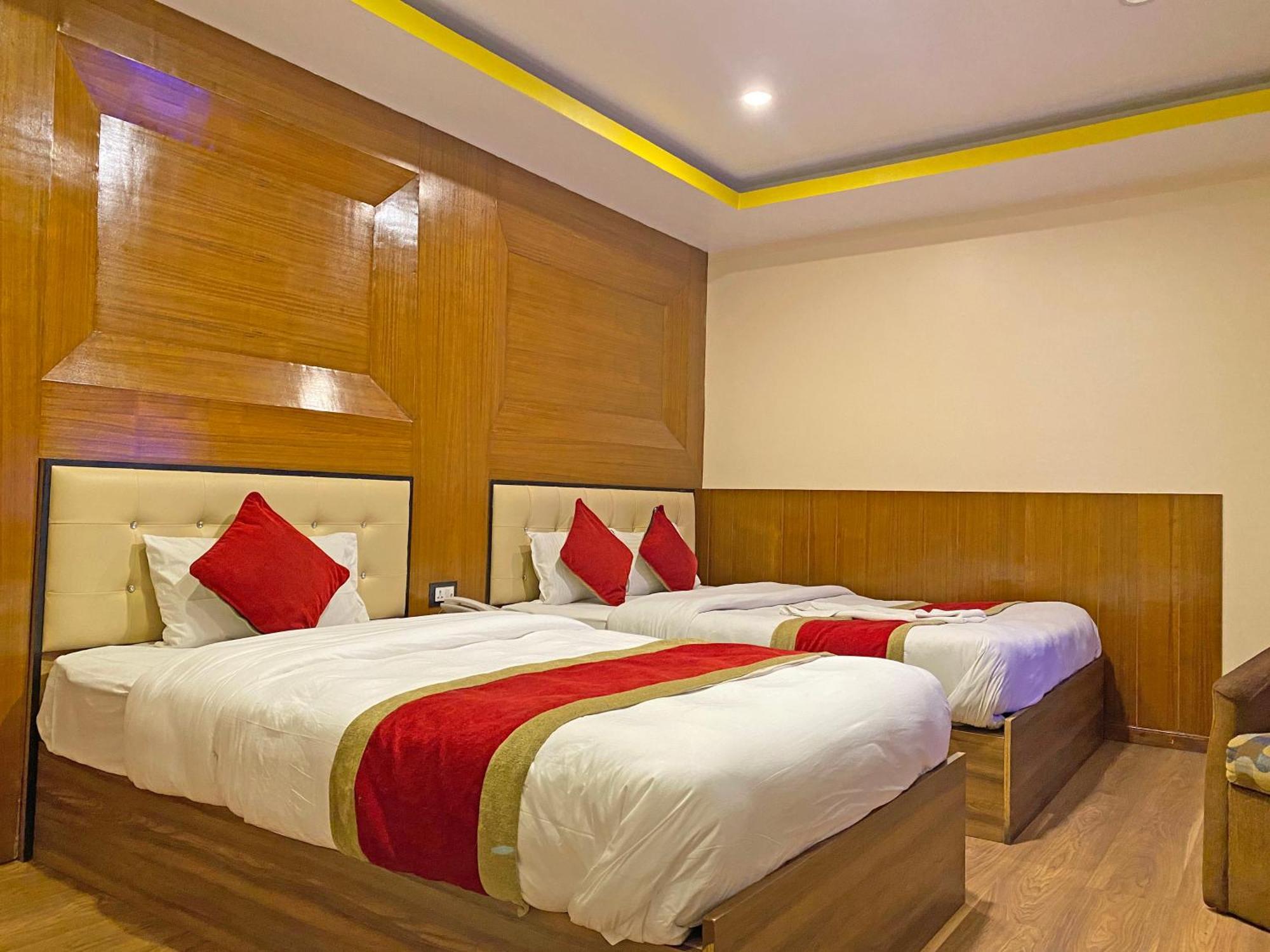 Hotel Airport Holiday Катманду Екстер'єр фото