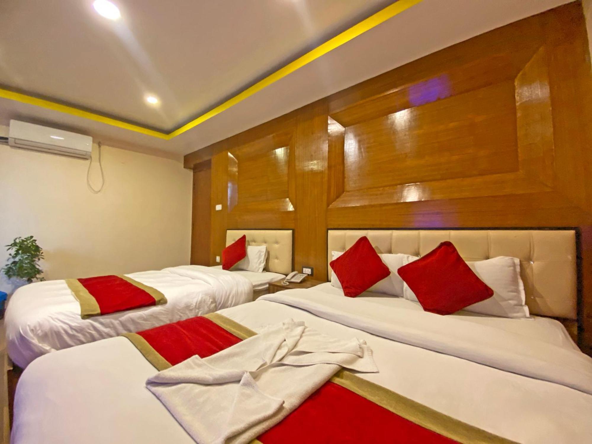 Hotel Airport Holiday Катманду Екстер'єр фото