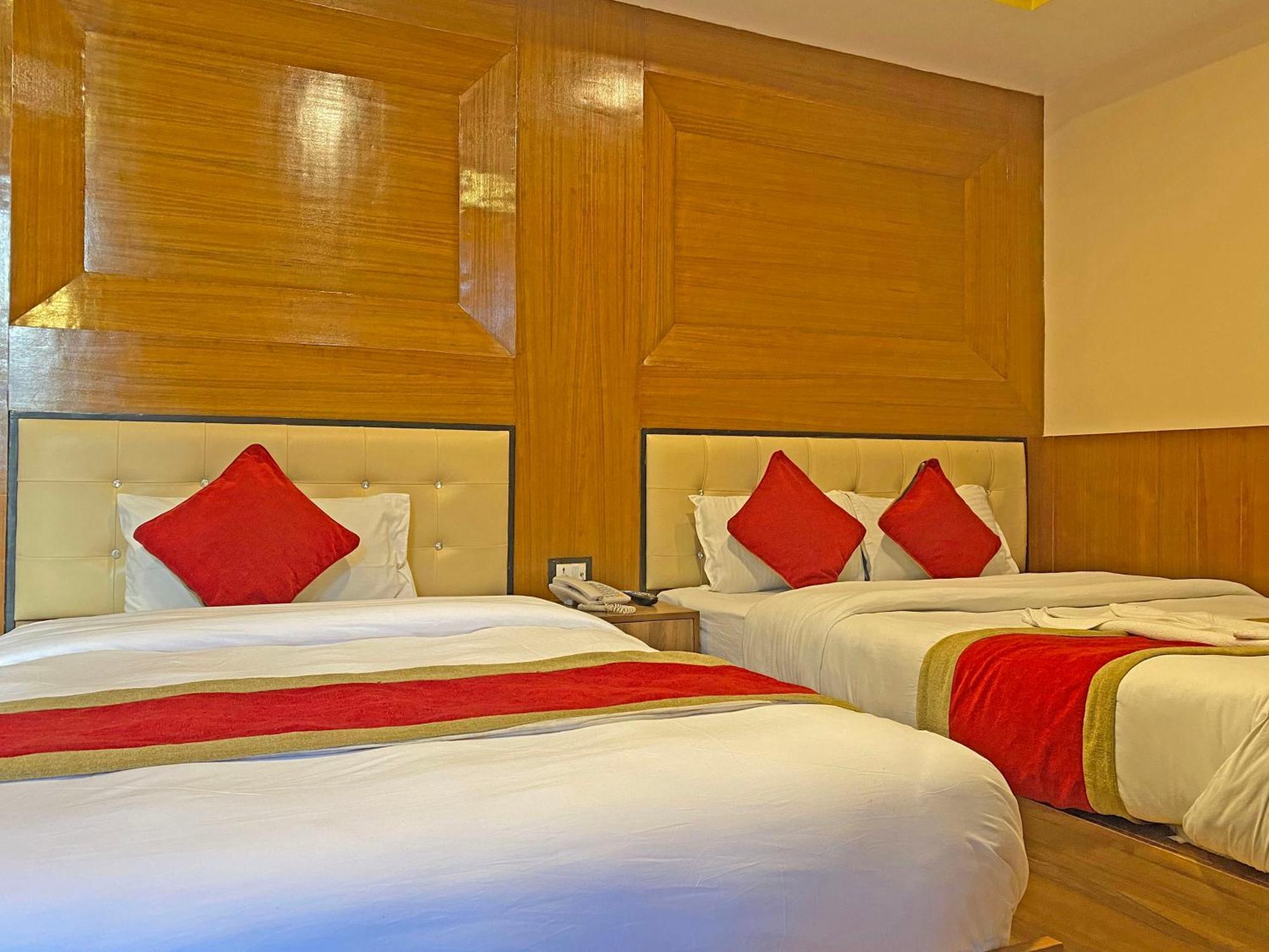Hotel Airport Holiday Катманду Екстер'єр фото
