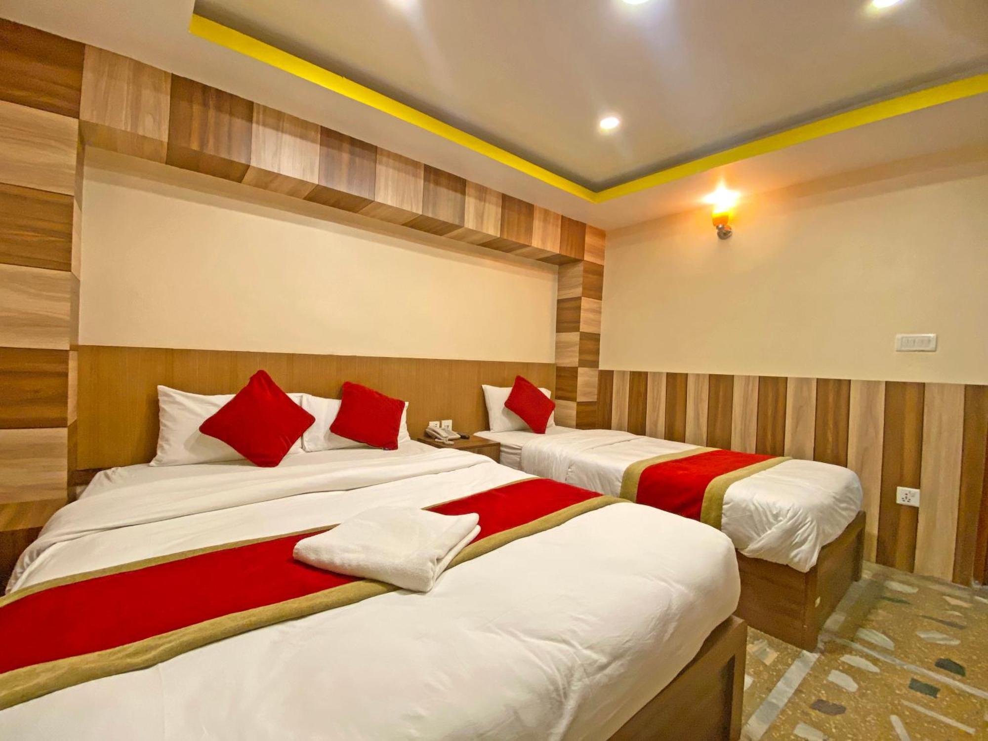 Hotel Airport Holiday Катманду Екстер'єр фото