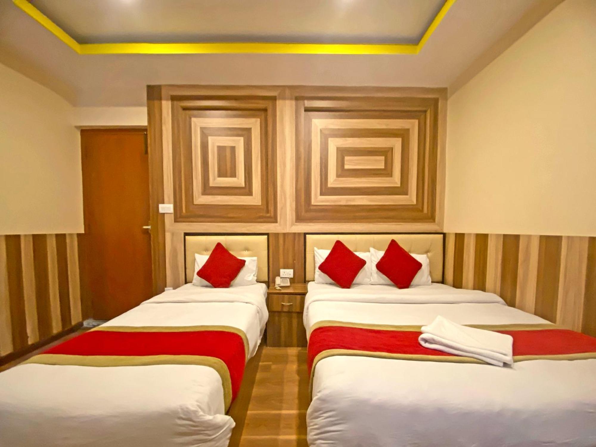 Hotel Airport Holiday Катманду Екстер'єр фото
