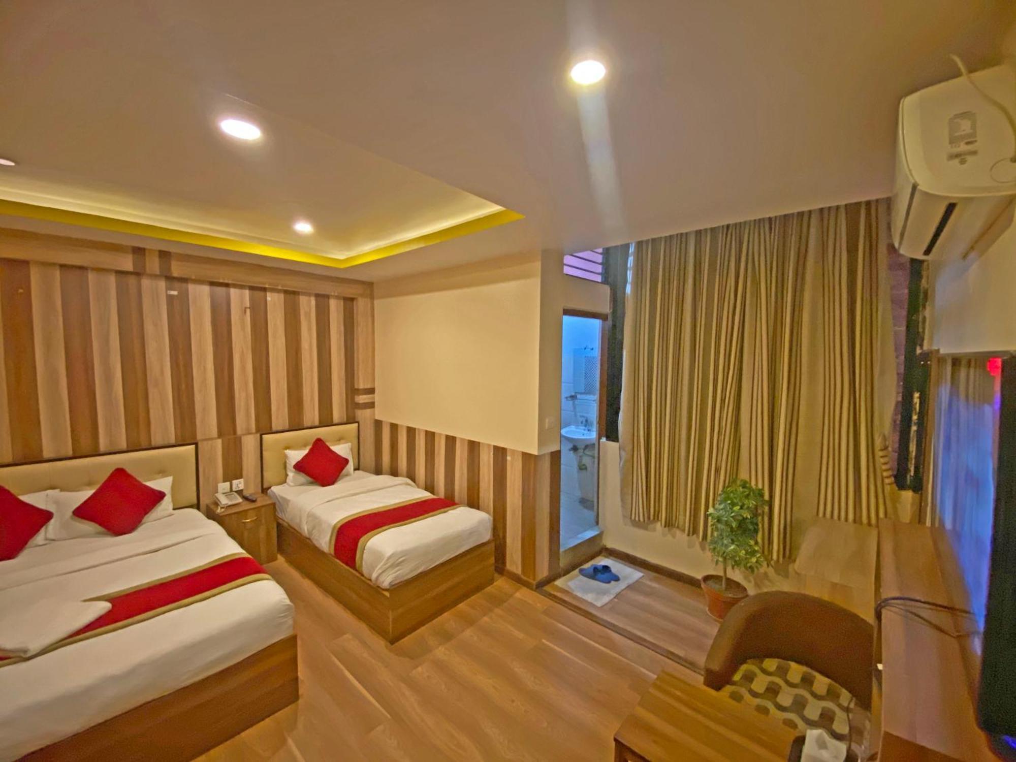 Hotel Airport Holiday Катманду Екстер'єр фото