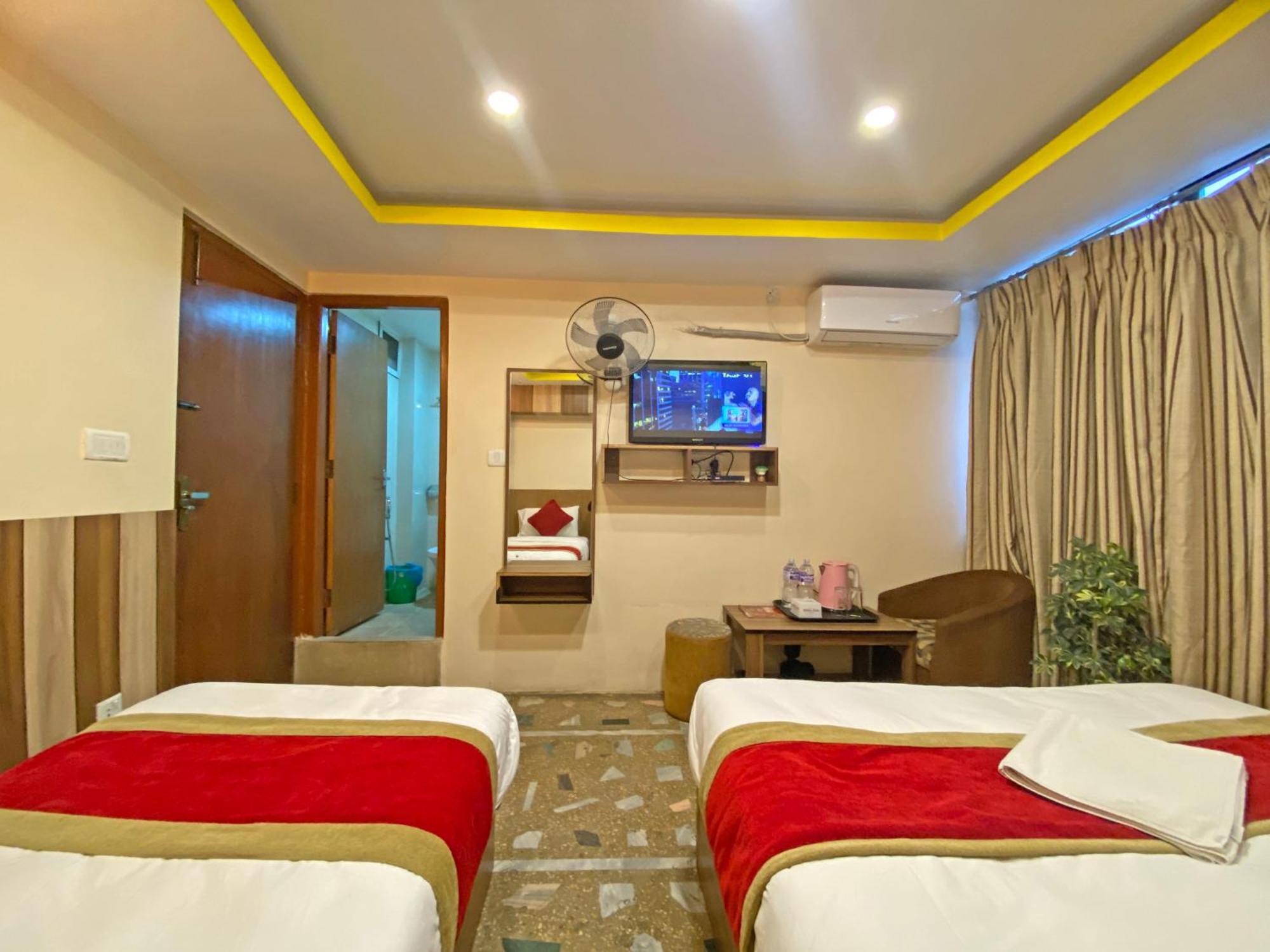 Hotel Airport Holiday Катманду Екстер'єр фото