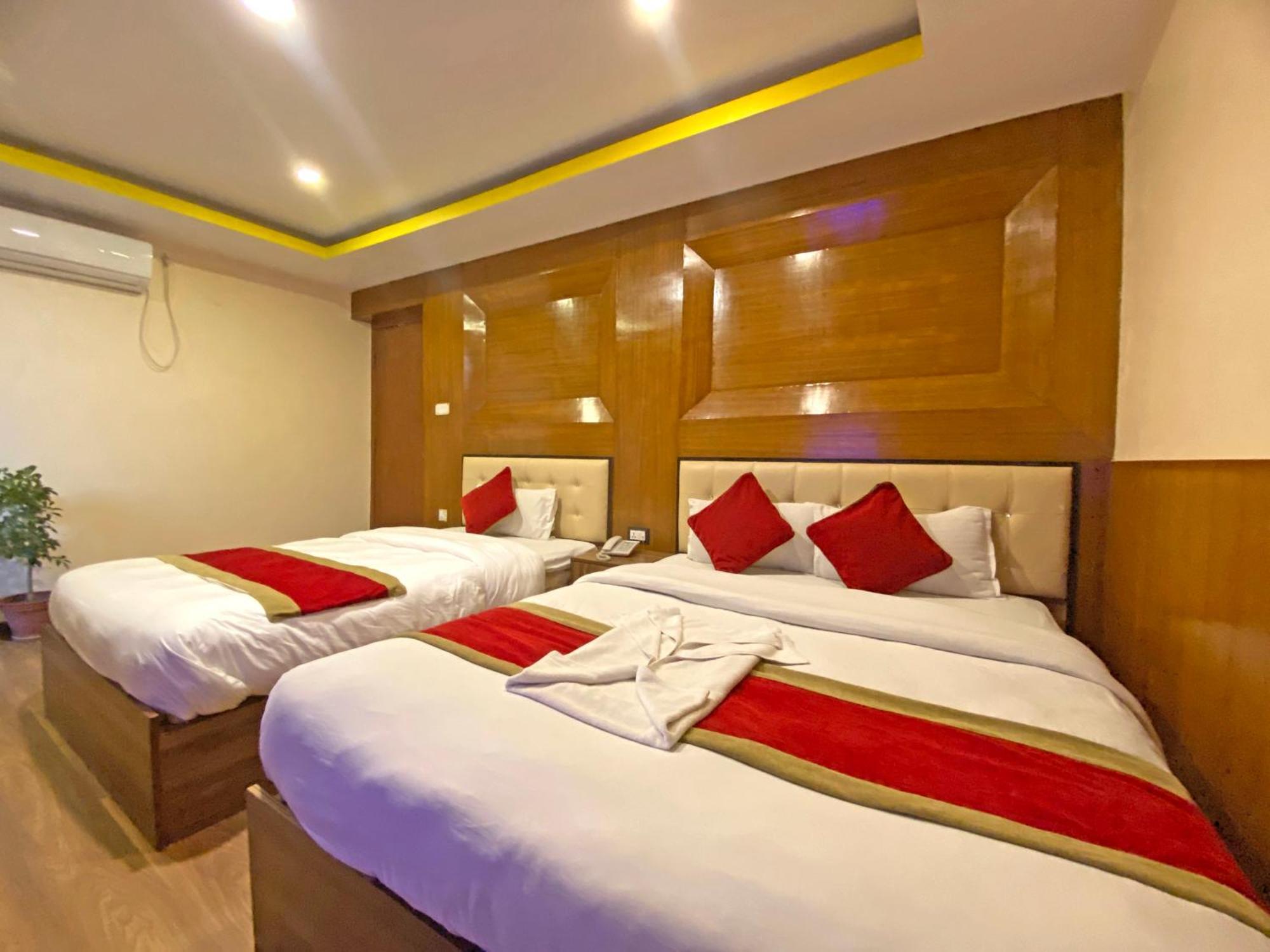 Hotel Airport Holiday Катманду Екстер'єр фото