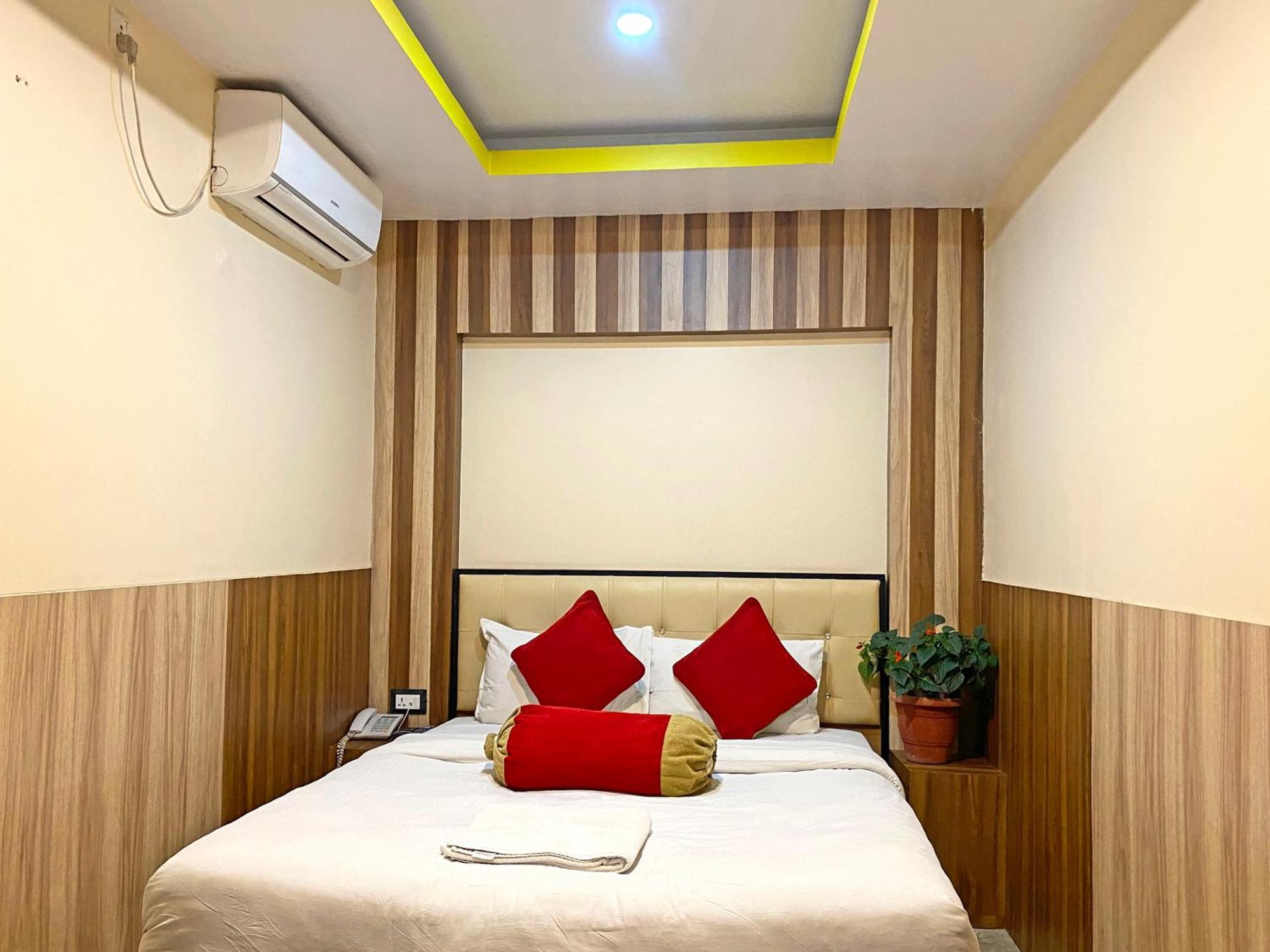 Hotel Airport Holiday Катманду Екстер'єр фото
