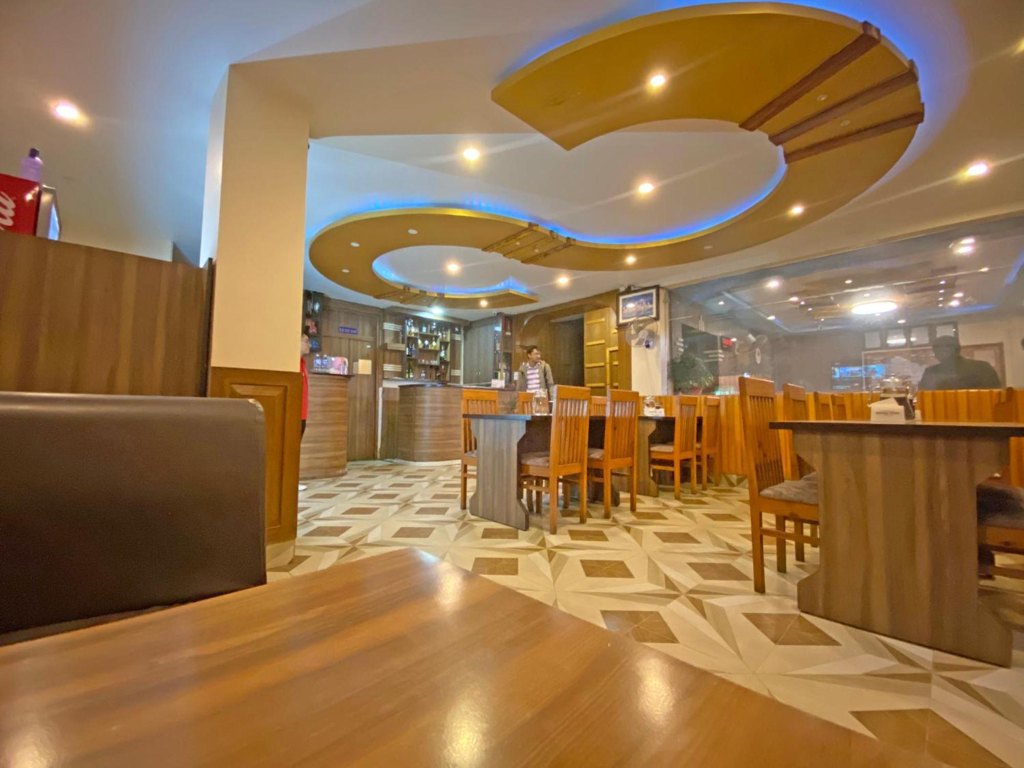 Hotel Airport Holiday Катманду Екстер'єр фото