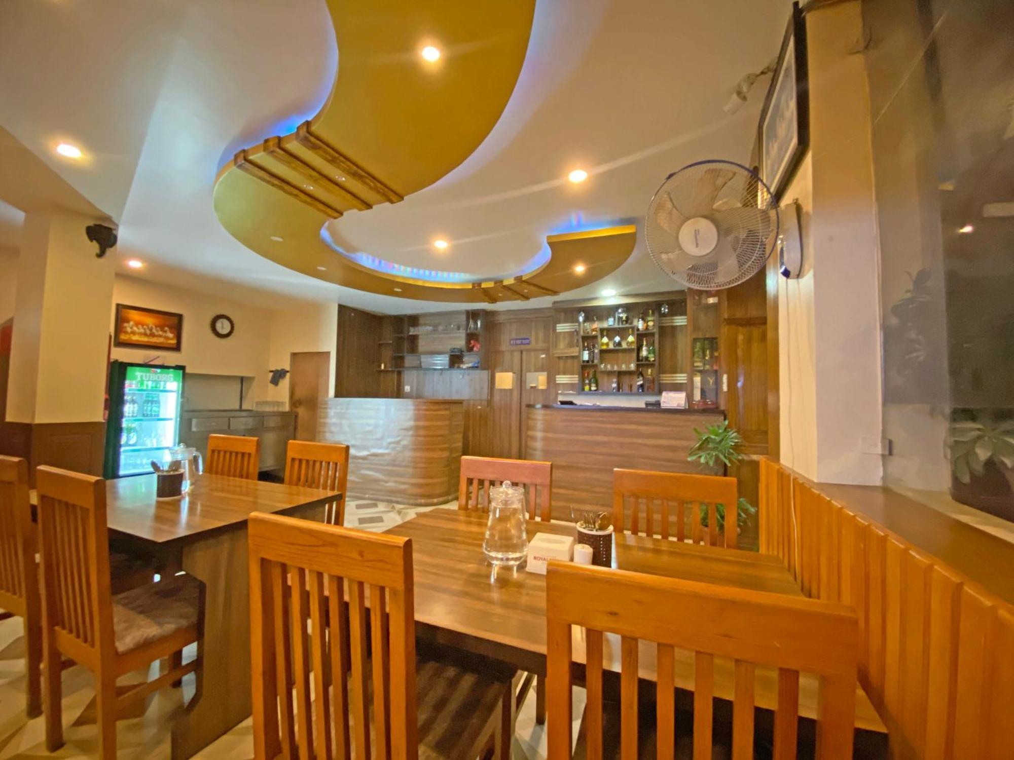 Hotel Airport Holiday Катманду Екстер'єр фото