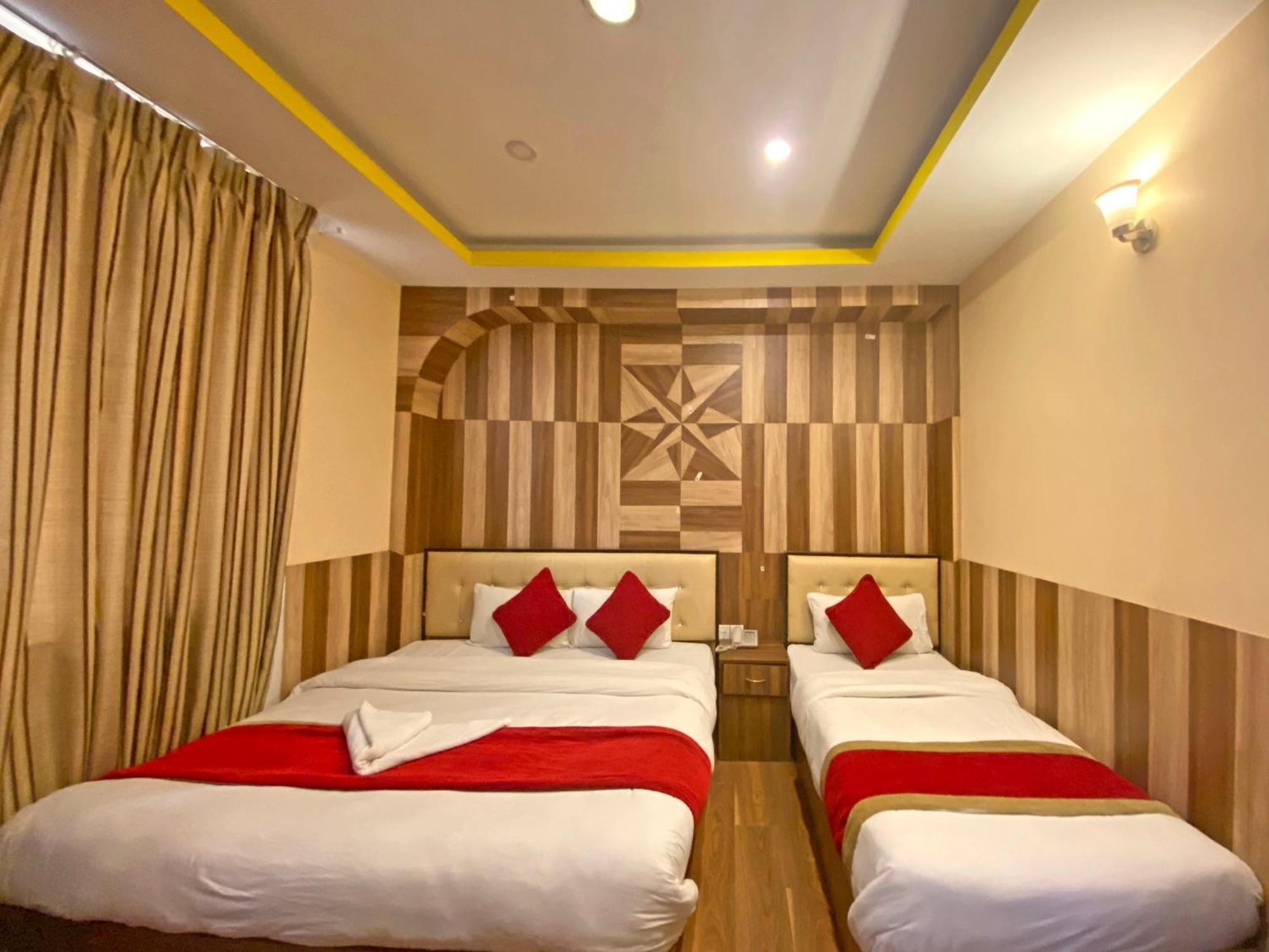 Hotel Airport Holiday Катманду Екстер'єр фото
