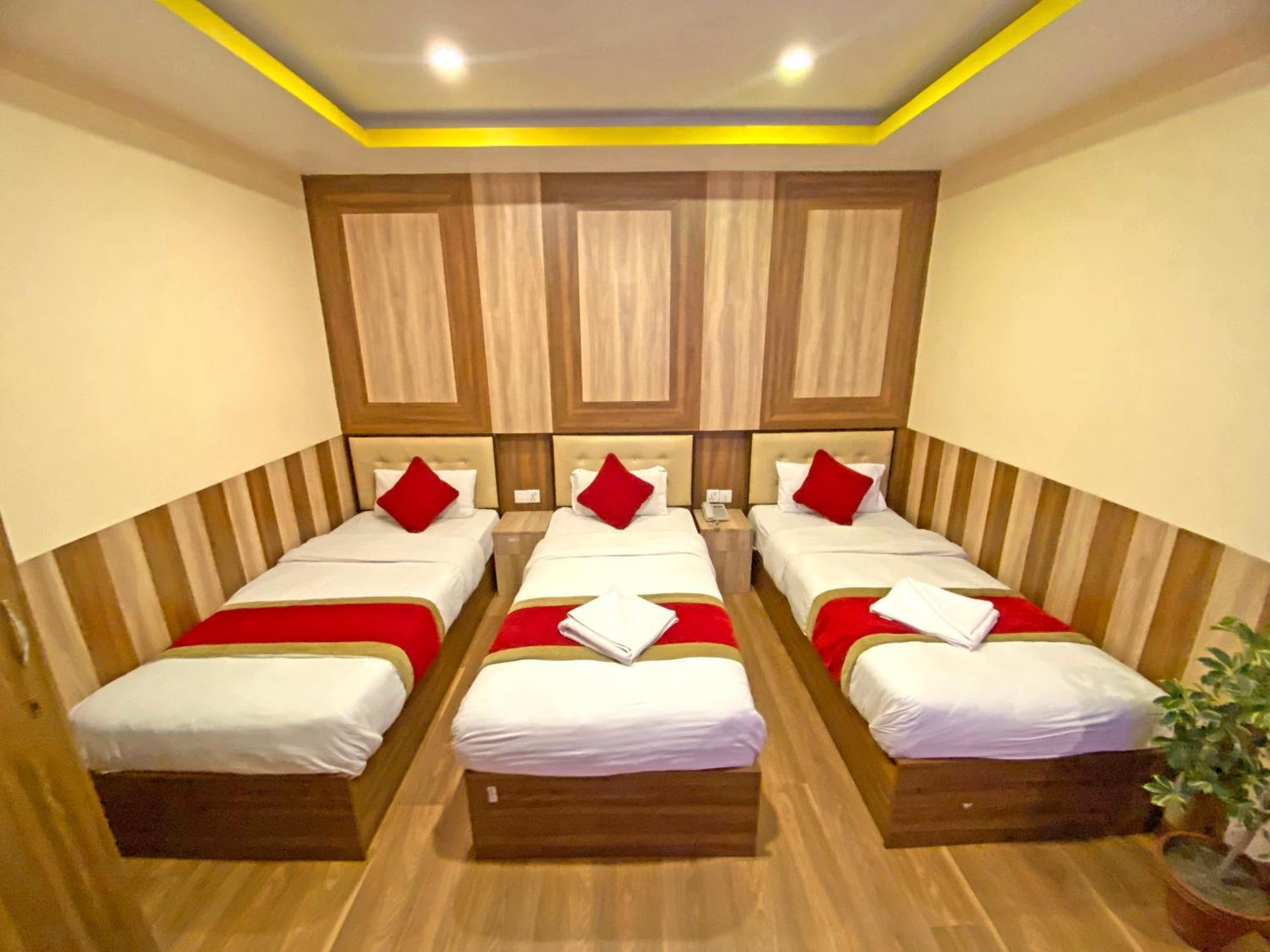 Hotel Airport Holiday Катманду Екстер'єр фото