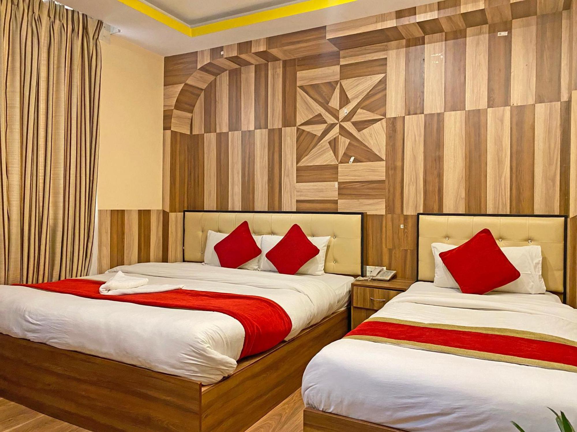 Hotel Airport Holiday Катманду Екстер'єр фото