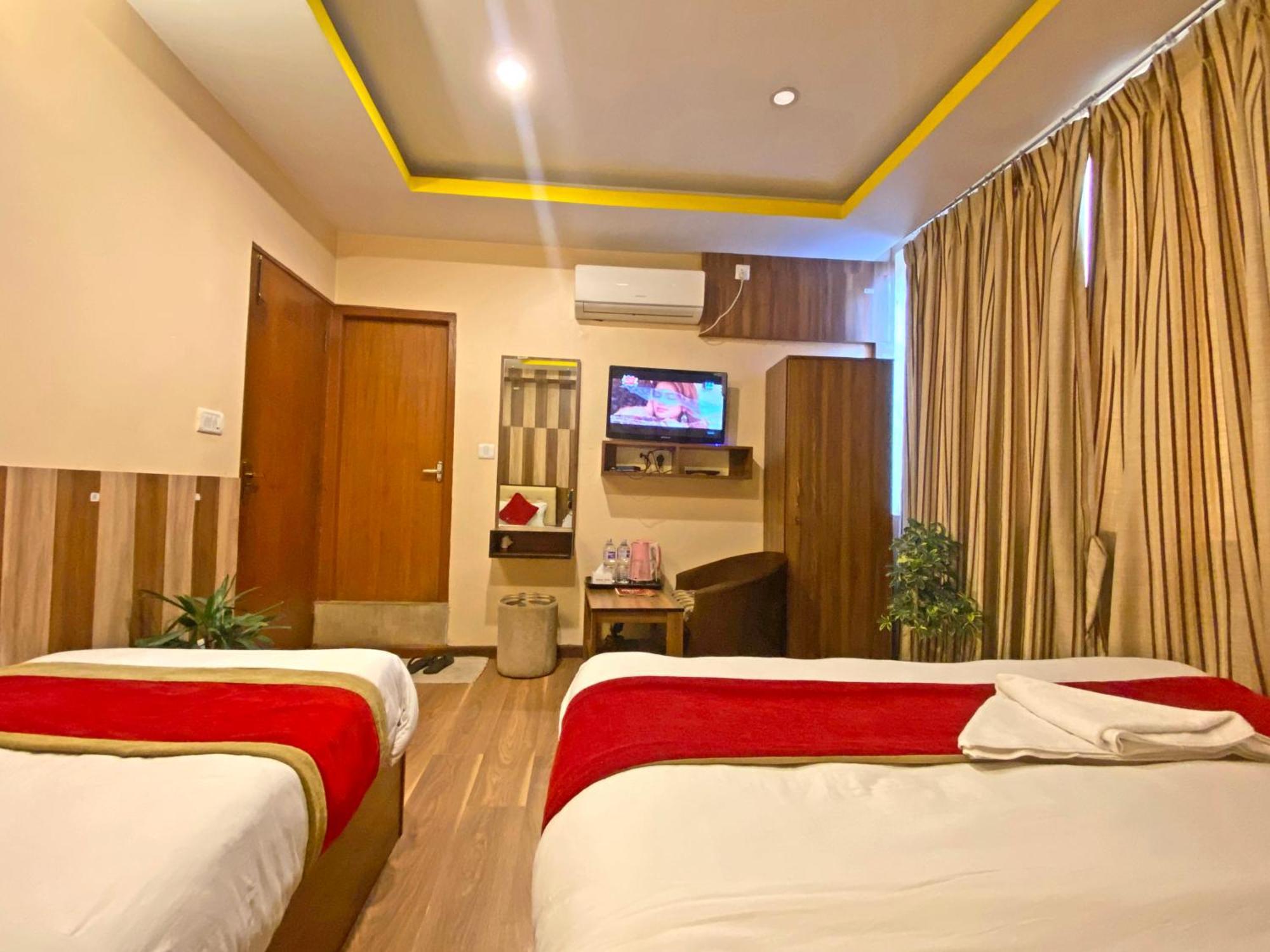 Hotel Airport Holiday Катманду Екстер'єр фото