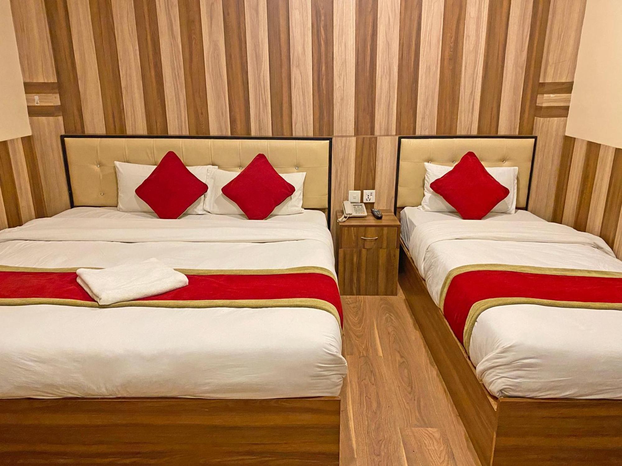 Hotel Airport Holiday Катманду Екстер'єр фото