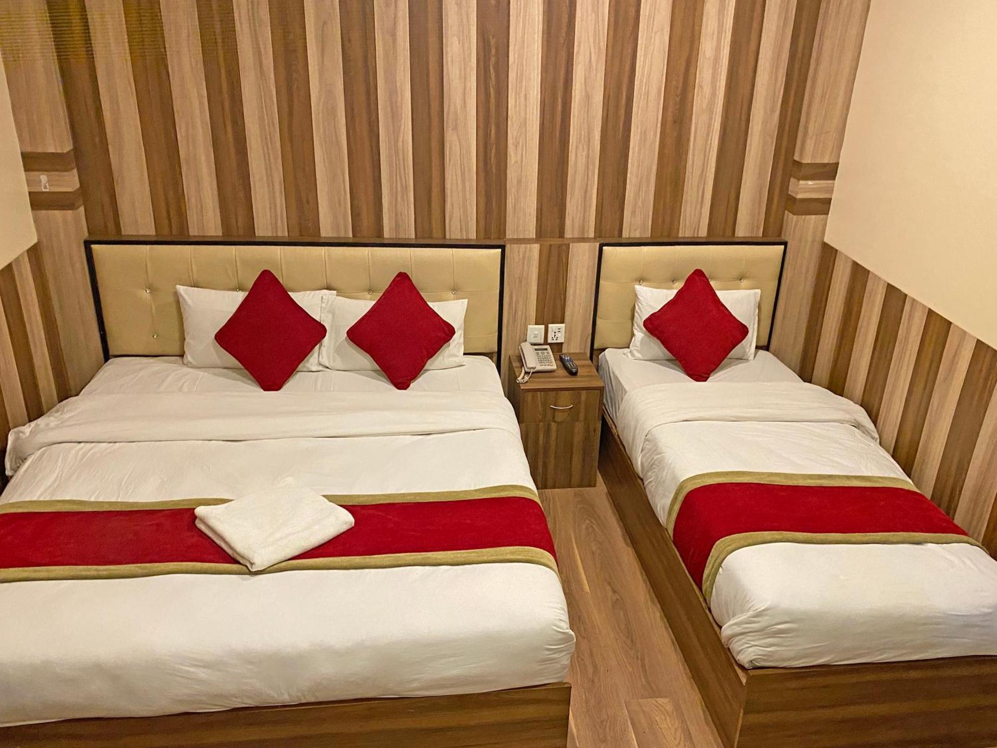 Hotel Airport Holiday Катманду Екстер'єр фото