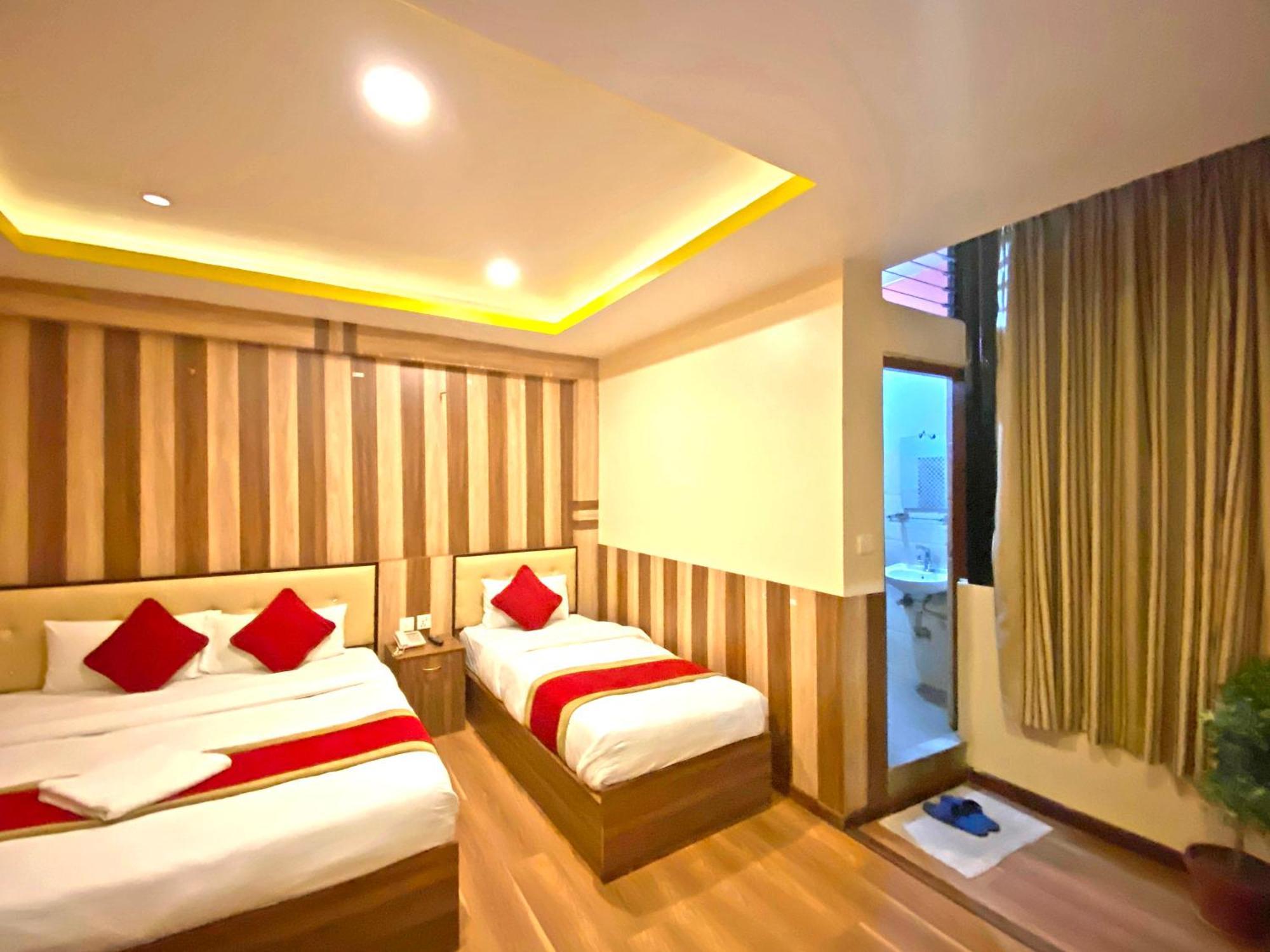Hotel Airport Holiday Катманду Екстер'єр фото