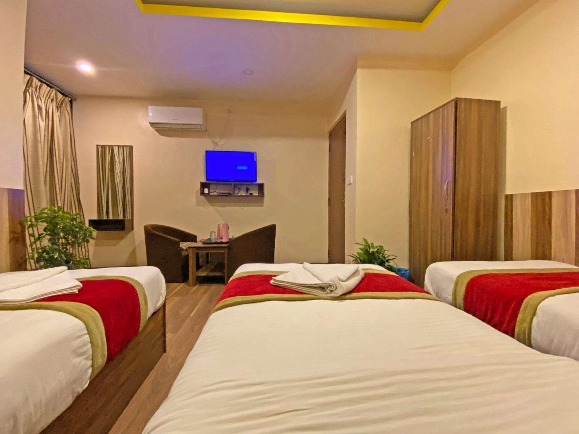 Hotel Airport Holiday Катманду Екстер'єр фото