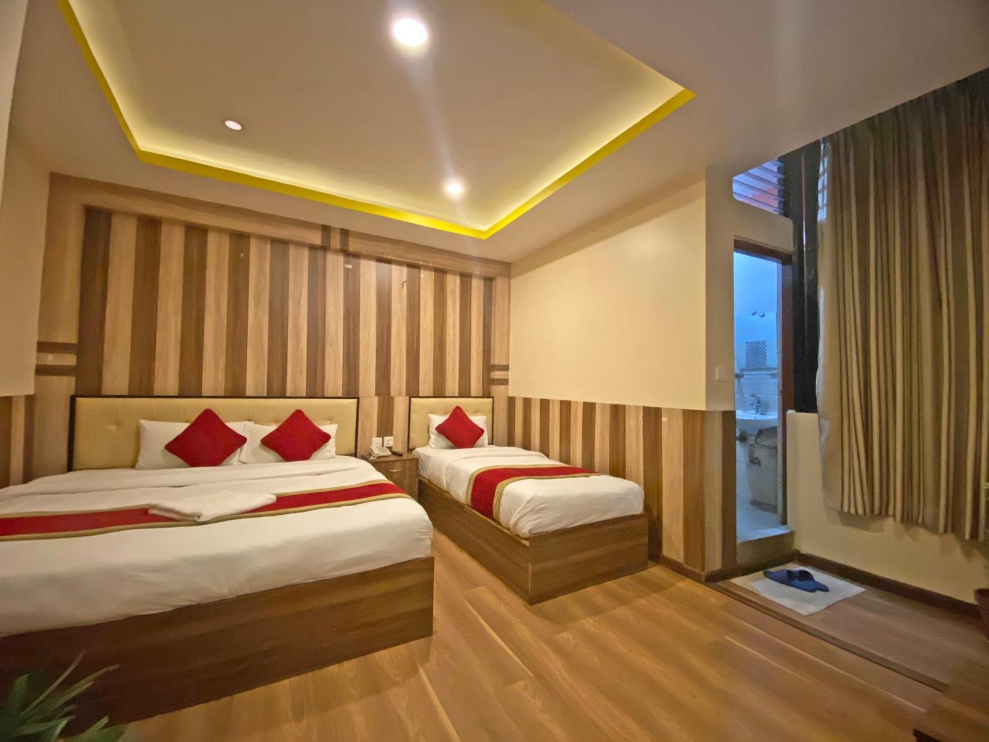 Hotel Airport Holiday Катманду Екстер'єр фото