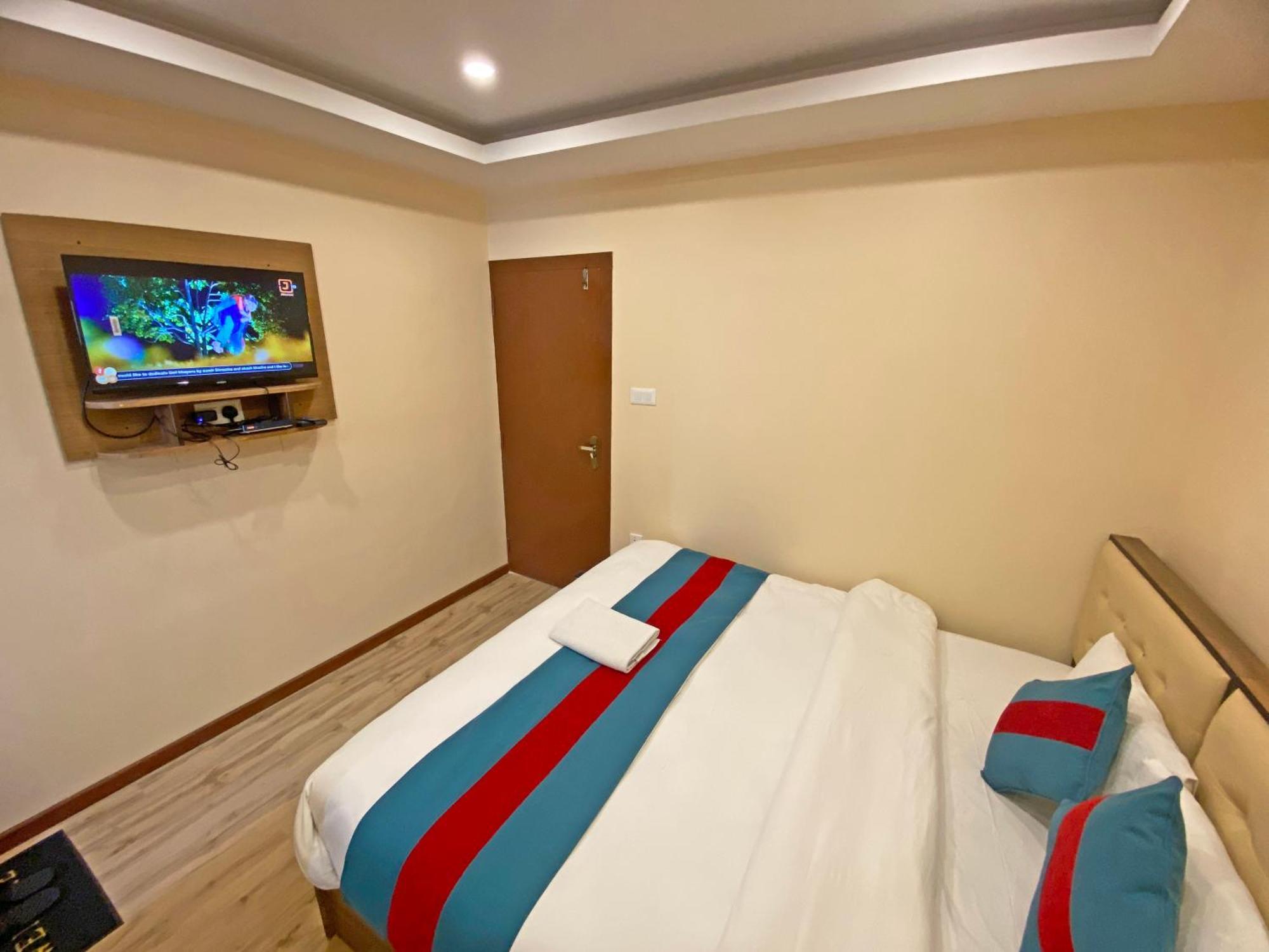 Hotel Airport Holiday Катманду Екстер'єр фото
