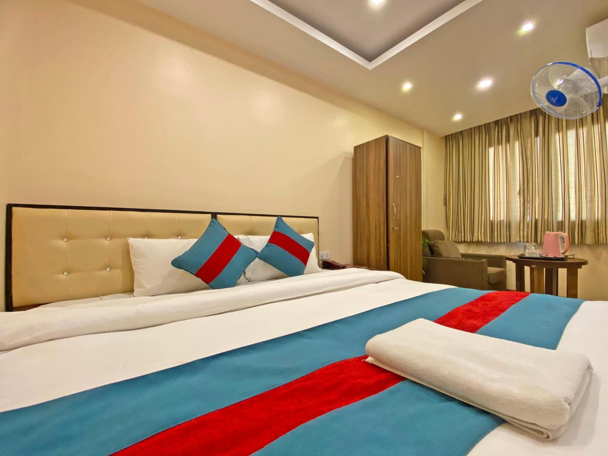 Hotel Airport Holiday Катманду Екстер'єр фото