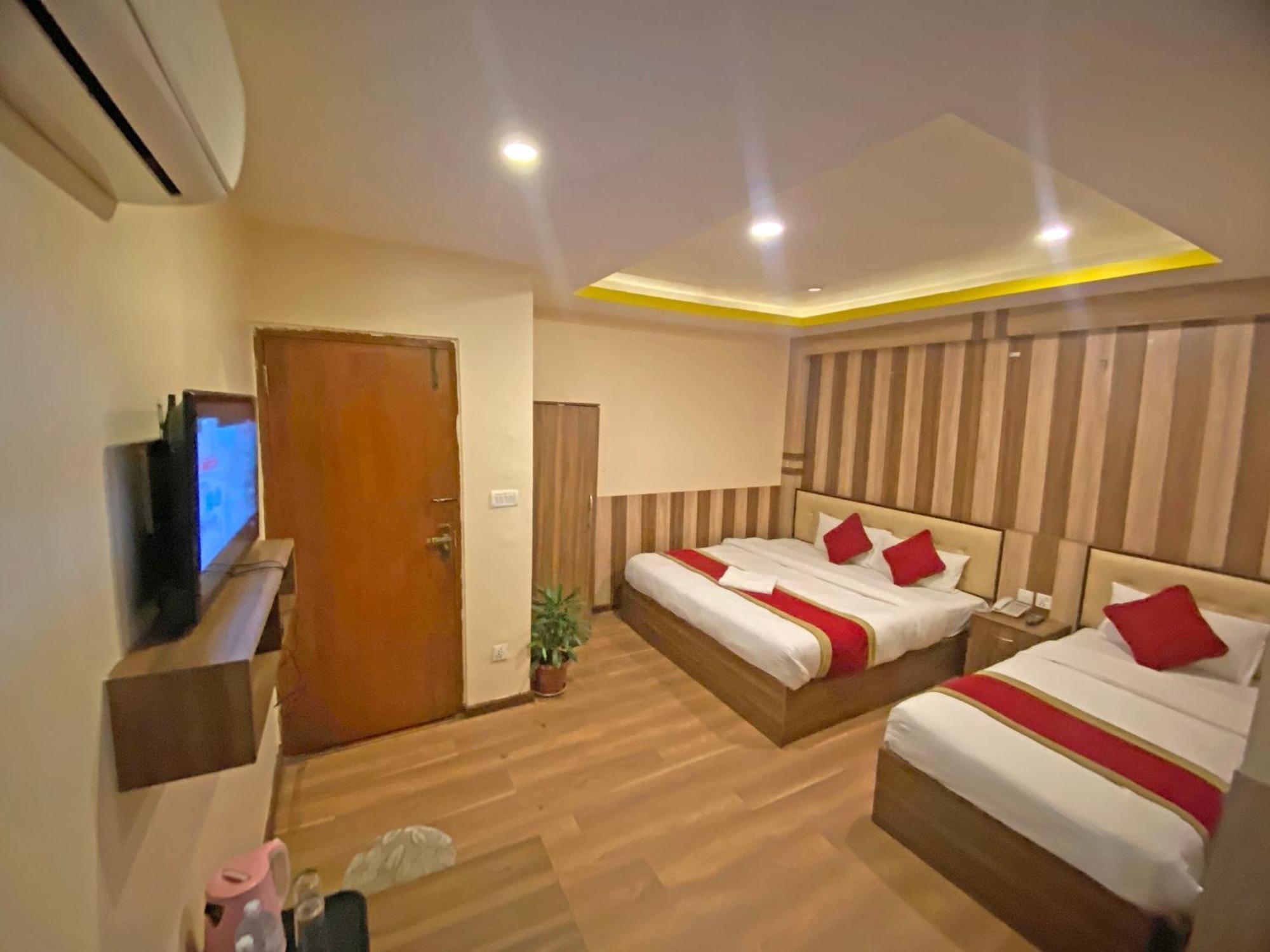 Hotel Airport Holiday Катманду Екстер'єр фото