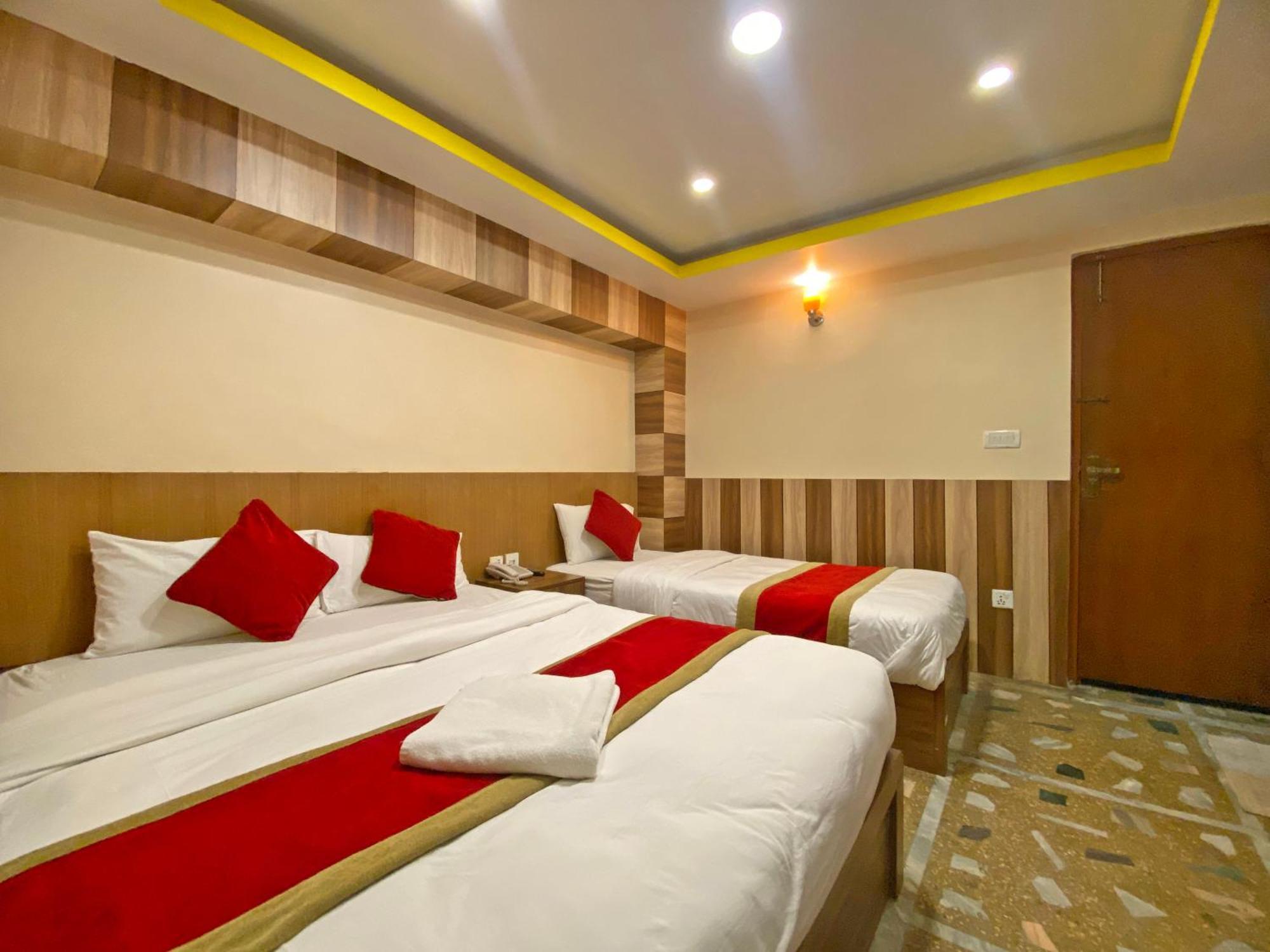 Hotel Airport Holiday Катманду Екстер'єр фото